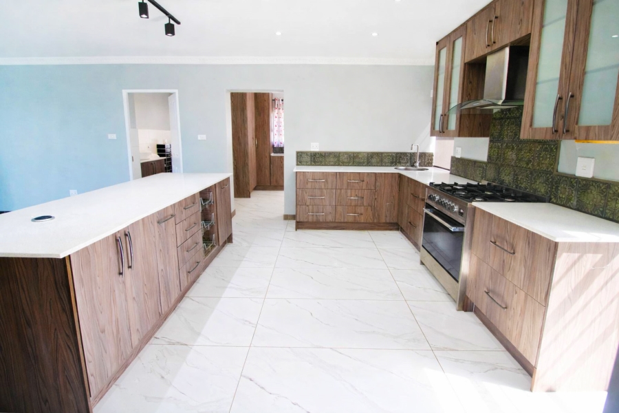 4 Bedroom Property for Sale in Wavecrest Eastern Cape